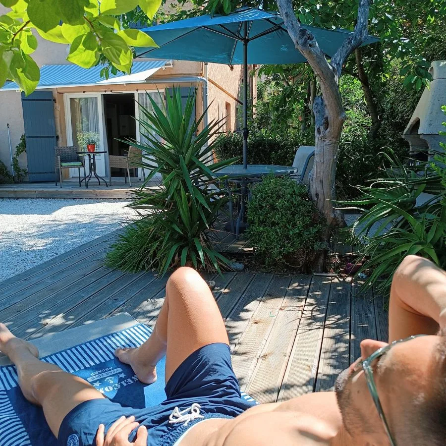 Détente en plein air – Terrasse cosy du studio Villa Nui