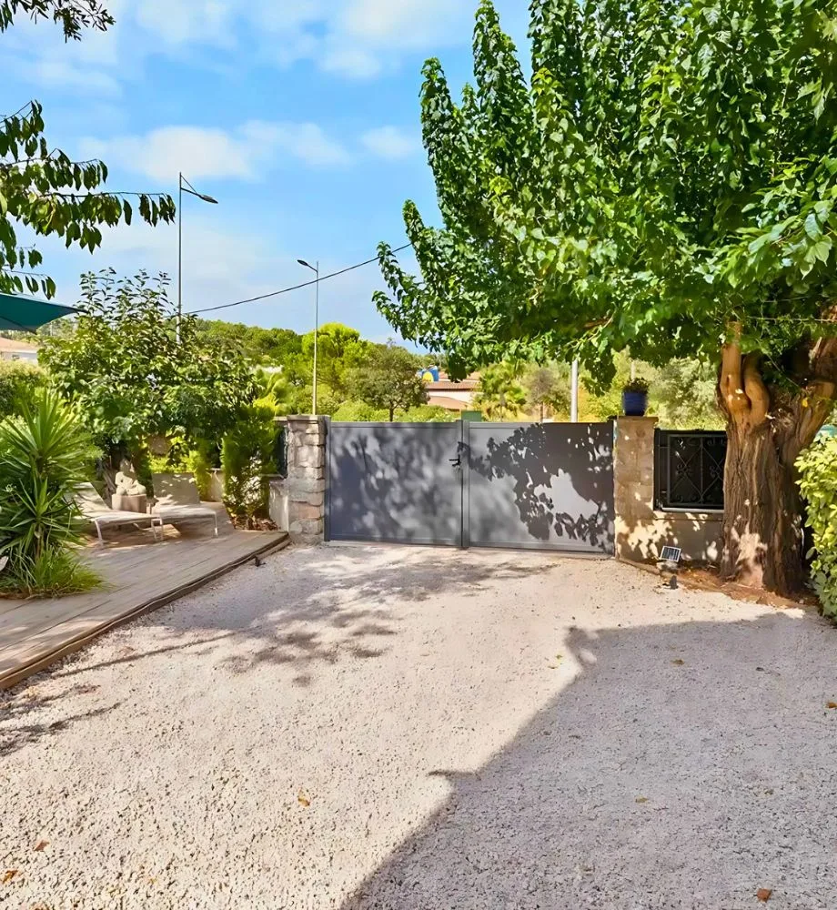 Évasion à Cuers – Studio moderne avec terrasse privée et sécurisée