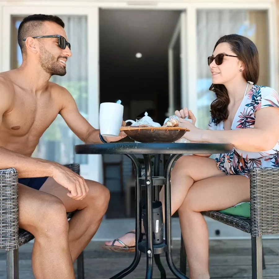 Petit-déjeuner en terrasse – Séjour détente à Villa Nui Cuers