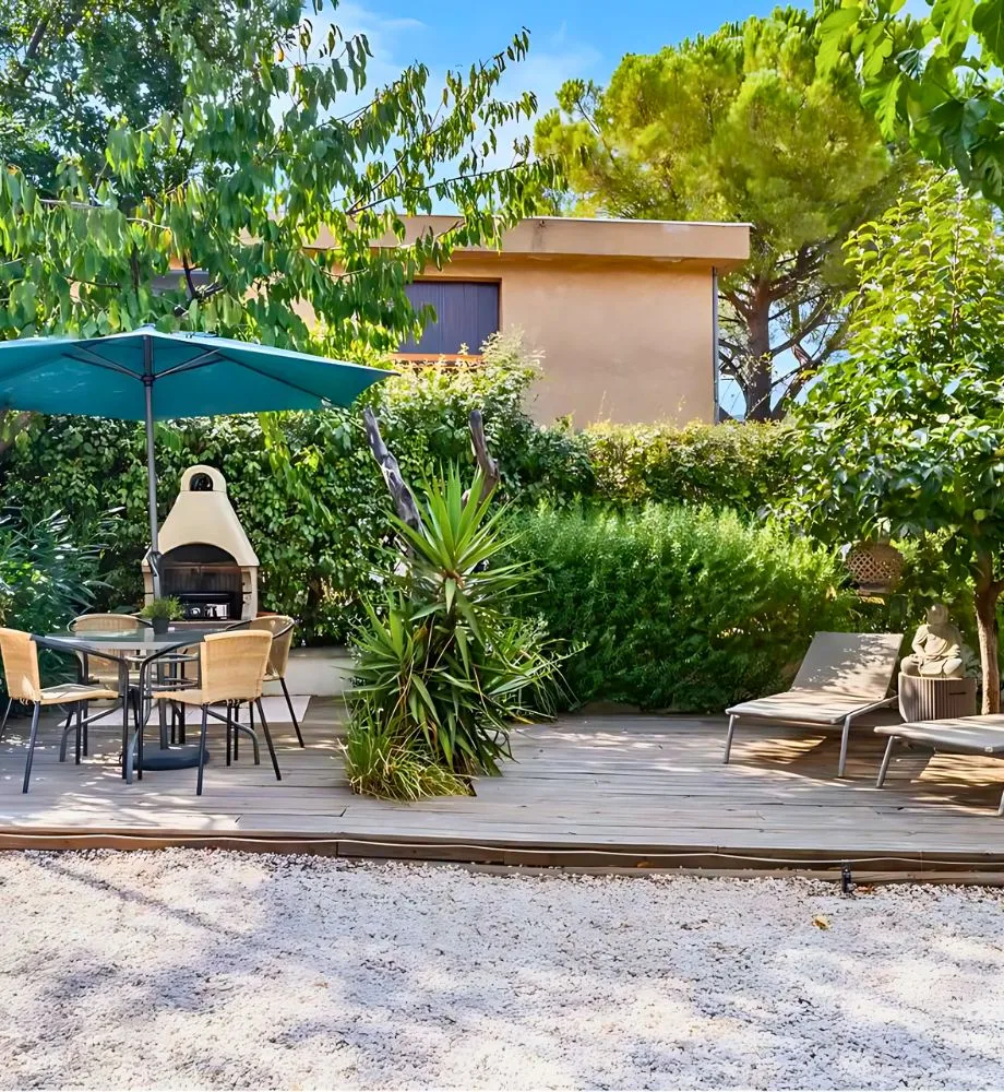 Profitez d’un studio avec terrasse et cuisine équipée – Villa Nui à Cuers